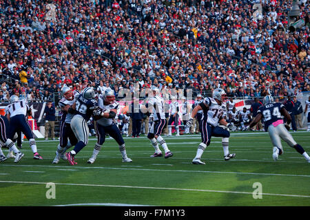 Quarterback Tony Romo, #9 di Dallas Cowboys,, a Gillette Stadium, casa del Super Bowl champs, New England Patriots, squadra NFL giocare contro Dallas Cowboys,Ottobre 16, 2011, Foxborough, Boston, MA Foto Stock