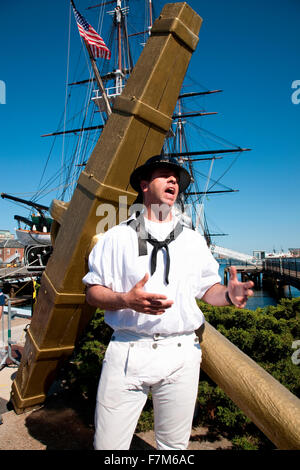 Sailor vestito in uniforme 1812, USS Constitution nave storica, Freedom Trail, Charlestown, Boston, MA Foto Stock