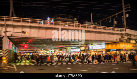 Incrocio nella parte anteriore della stazione di Ueno,Taito-Ku,Tokyo Giappone Foto Stock