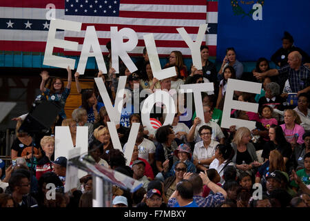 Segno dice 'inizio votazione al presidente campagna di Obama al rally Orr Middle School di Las Vegas, Ottobre 26, 2012 Foto Stock