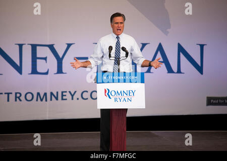 Regolatore Mitt Romney, il 2012 candidato presidenziale repubblicano, parla alla campagna presidenziale nel rally di Henderson, Nevada, Henderson Pavilion, Ottobre 23, 2012 Foto Stock