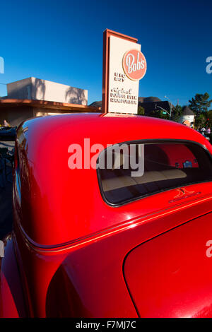 Auto classiche e Hot Rods al 1950 Diner, Bob's Big Boy, Riverside Drive, Burbank, in California Foto Stock