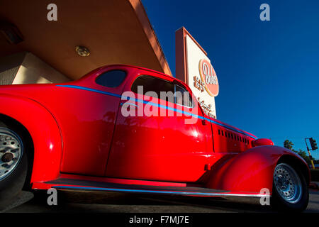 Auto classiche e Hot Rods al 1950 Diner, Bob's Big Boy, Riverside Drive, Burbank, in California Foto Stock