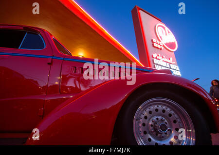 Auto classiche e Hot Rods al 1950 Diner, Bob's Big Boy, Riverside Drive, Burbank, in California Foto Stock