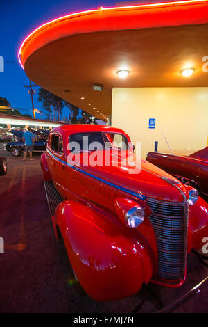 Auto classiche e Hot Rods al 1950 Diner, Bob's Big Boy, Riverside Drive, Burbank, in California Foto Stock