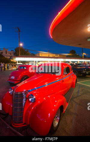 Auto classiche e Hot Rods al 1950 Diner, Bob's Big Boy, Riverside Drive, Burbank, in California Foto Stock