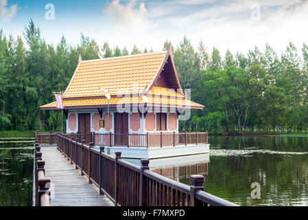 Mai Khao tempio buddista, Phuket, Tailandia Foto Stock