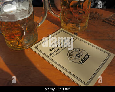 Ammer bier tenda menu per food & drink,Oktoberfest,Baviera,Monaco di Baviera, Germania con litro stein della birra Foto Stock