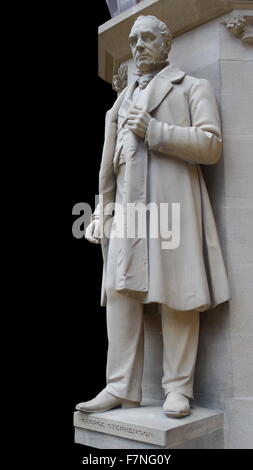 Statua di George Stephenson (1781-1848) inglese ingegnere civile e ingegnere meccanico che ha costruito il primo pubblico inter-city linea ferroviaria in tutto il mondo a utilizzare locomotive a vapore. Datata 2009 Foto Stock