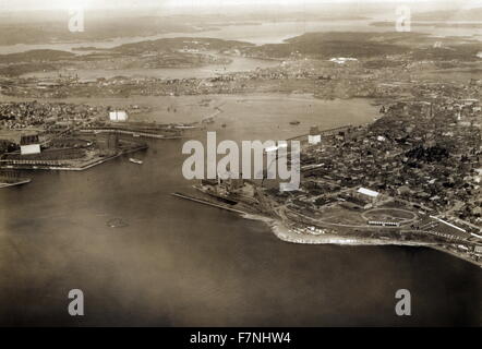 Vista aerea di San Giovanni, New Brunswick. San Giovanni è la più grande città del Nuovo Brunswick e la seconda città più grande delle province marittime. Datata 1918 Foto Stock