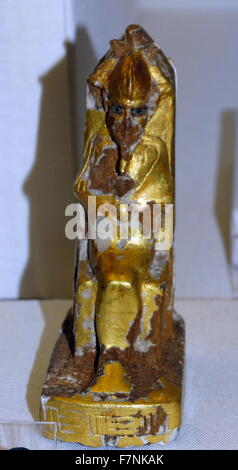 Legno e foglia oro figura seduta di Osiride. Epoca tolemaica. Datata 100 BC Foto Stock