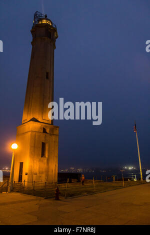 Faro sull isola di Alcatraz a San Francisco Foto Stock