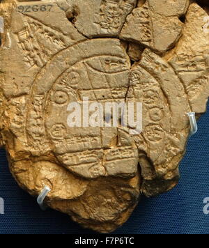 Clay Tablet raffigurante un tardo mappa babilonese del mondo. Datata 700 BC Foto Stock