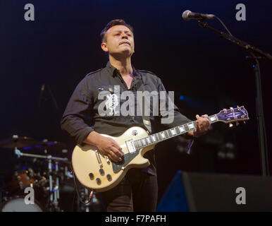 James Dean Bradfield del manic street predicatori esibirsi sul palco principale al di Blackheath Music Festival Foto Stock