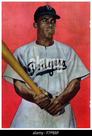 Photomechanical print : mezzitoni, film colore copiare la trasparenza. Retro di copertina di Jackie Robinson fumetto. A mezza lunghezza Ritratto di Jackie Robinson in Brooklyn Dodgers uniforme, poste, tenendo mazza da baseball. Foto Stock