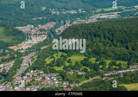 Vista aerea del Castell Coch e la A470 presa sul Foto Stock