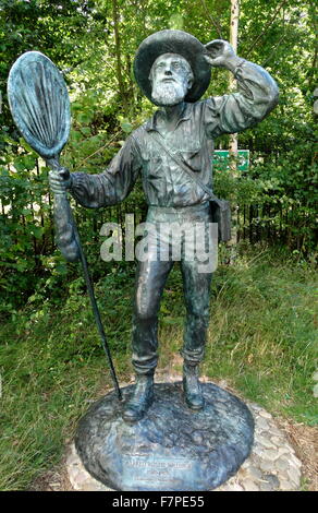 Statua di Alfred Russel Wallace (1823-1913) naturalista Vittoriano. Datata 2013 Foto Stock