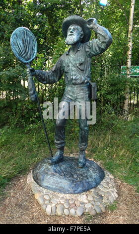 Statua di Alfred Russel Wallace (1823-1913) naturalista Vittoriano. Datata 2013 Foto Stock