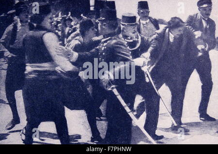 Arresto di Gavrilo Princip, un serbo-bosniaco che assassinò arciduca Francesco Ferdinando di Austria e di sua moglie Sophie a Sarajevo il 28 giugno 1914 Foto Stock