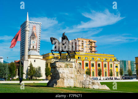 Sheshi Skenderbej,Piazza Skanderbeg, piazza principale, Tirana, Albania Foto Stock