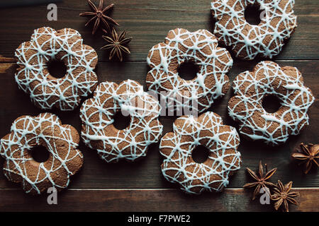 Biscotti di Natale con anice sul tavolo Foto Stock