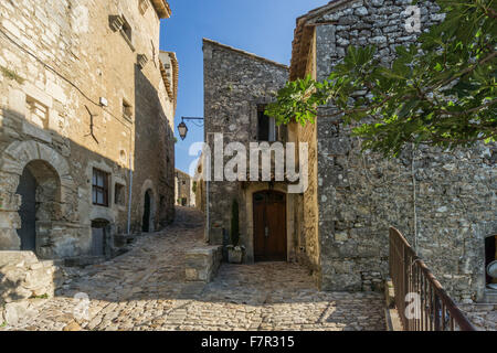 Village Street in Lacoste, Provenza, Francia Foto Stock