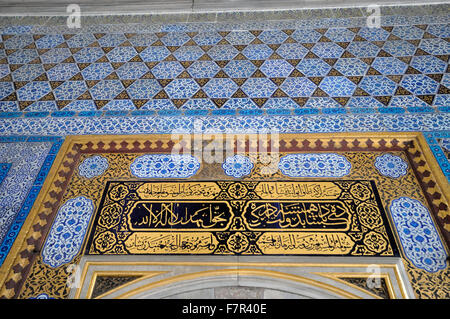 La calligrafia coranici nel palazzo Topkapi,Istanbul, Turchia Foto Stock