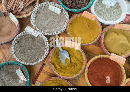 Street Market, spezie, Lourmarin, Provence , dipartimento Vaucluse Provence, Francia Foto Stock