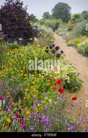 Il doppio bordo in il giardino murato a Felbrigg Hall, i giardini e la station wagon, Norfolk. Foto Stock