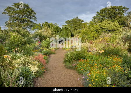 Il doppio bordo in il giardino murato a Felbrigg Hall, i giardini e la station wagon, Norfolk. Foto Stock