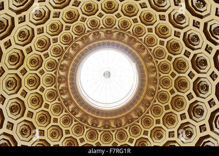 Il soffitto del salone a Kedleston Hall, Derbyshire. Kedleston è uno dei più grandiosi e più perfettamente finiti case progettato da Robert Adams. Foto Stock