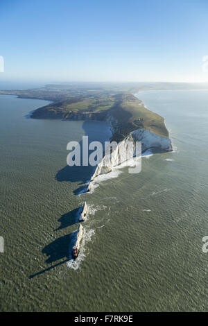 Una veduta aerea di aghi batteria vecchia e nuova batteria e Tennyson giù, Isola di Wight. Foto Stock