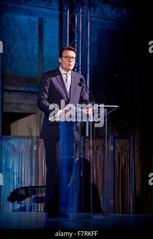 Amsterdam, Paesi Bassi. 2° dic, 2015. Il principe Constantijn dei Paesi Bassi colloqui durante il Prince Claus Award 2015 nel palazzo reale di Amsterdam, Olanda, 2 dicembre 2015. Foto: Patrick van Katwijk/ point de vue fuori - nessun filo SERVICE -/dpa/Alamy Live News Foto Stock