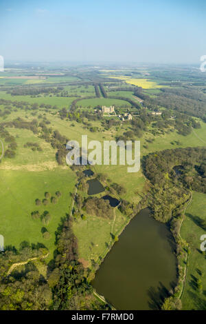 Una veduta aerea di Hardwick Hall, Derbyshire. La Hardwick station wagon è fatta di di splendide case e splendidi paesaggi. Foto Stock