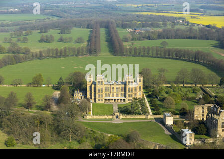 Una veduta aerea di Hardwick Hall, Derbyshire. La Hardwick station wagon è fatta di di splendide case e splendidi paesaggi. Foto Stock