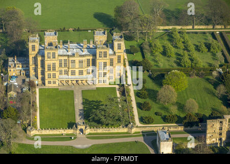 Una veduta aerea di Hardwick Hall, Derbyshire. La Hardwick station wagon è fatta di di splendide case e splendidi paesaggi. Foto Stock