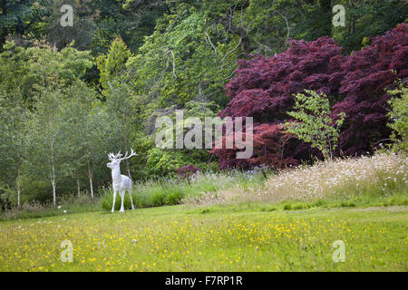 Il Cervo Bianco a Mount Stewart, County Down. Montare Stewart è stato votato come uno dei migliori dieci giardini, e riflette il design e la qualità artistica del suo creatore, Edith, Lady Londonderry. Foto Stock