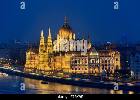 Il Parlamento, Országház, a Kossuth Lajos tér in Budapest, Ungheria, UNESCO patrimonio mondiale Foto Stock