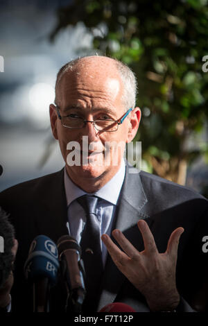 Roma, Italia. 02Dec, 2015. Una conferenza stampa per presentare il Giubileo Hall di gestione. Presente il prefetto di Roma, Franco Gabrielli. Franco Gabrielli è un poliziotto italiano. Egli è stato direttore del Sisde e prefetto di L'Aquila. Nel novembre 2010, è stato nominato chef italiano della Protezione Civile. Oltre due mila ufficiali di polizia sono per essere distribuito a Roma come parte di inasprimento delle misure di sicurezza davanti al Papa il prossimo Giubileo. Milioni di pellegrini sono attesi a convergere a Roma per l'Anno Santo a partire dal 8 dicembre. © India: Lucknow Agra expressway/Alamy Live News Foto Stock