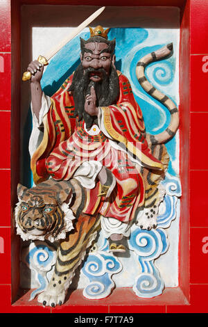 Decorazione murale nel tempio Cinese Tua Pek Kong, Kuching, Sarawak, Borneo, Malaysia Foto Stock