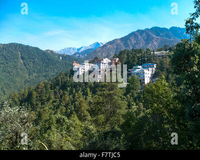 Vista in mccleod ganj in India del nord Foto Stock