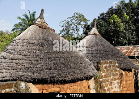 Tetti in paglia su Kabye capanne tribali in Togo Foto Stock