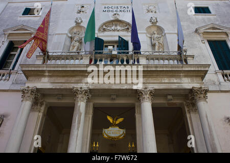 Venezia, Italia, 4 Giugno 2014: Esterno del teatro La Fenice, storico teatro simbolo della città Foto Stock