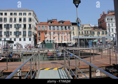 Venezia, 4 Giugno 2014: Hostoric Hotel Danieli di Venezia, sulla Riva degli Schiavoni, con ampie vedute della laguna veneziana Foto Stock