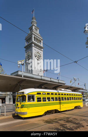 Trolley car, Ferry Building, San Francisco, California, Stati Uniti Foto Stock