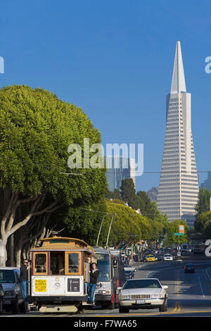 Columbus Ave., North Beach, Transamerica Building, funivia, San Francisco, California, Stati Uniti Foto Stock