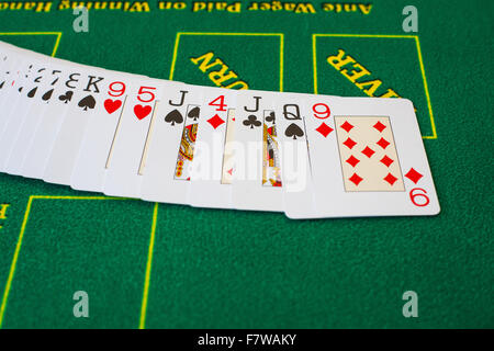Le schede francesi per Texas hold 'em sul casino poker da tavolo gioco d'azzardo gioco scommessa rischio Foto Stock