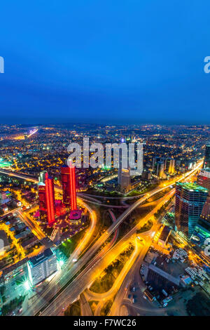 Vista notturna da Istanbul Sapphire, Istanbul, Turchia Foto Stock