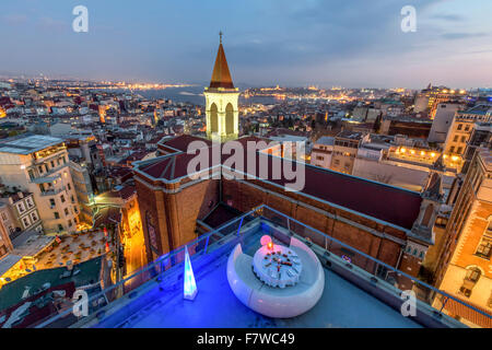 Vista sulla città da un ristorante ad Istanbul in Turchia Foto Stock