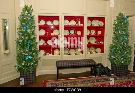 Washington DC, Stati Uniti d'America. 2 dicembre, 2015. Decorazioni in Cina Camera (noto anche come piatto Camera) come parte del 2015 Casa bianca tema natale "una tradizione senza tempo' alla Casa Bianca di Washington, DC Credito: dpa picture alliance/Alamy Live News Foto Stock